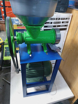 Elektrický mlýnček 32 Liatinovy na mäso stojanom - 2