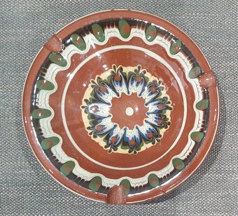 VÁZA  A  POPOLNÍK - 2