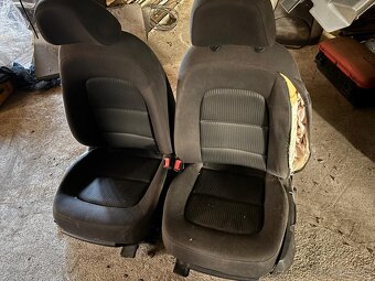 Audi A4 r.v. 2009 predné sedačky - 2