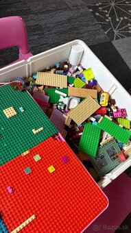 Lego stolík plný lega - 2