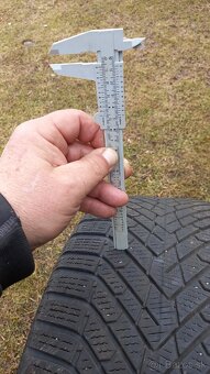 275/45 R21 - 2
