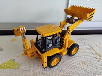 BRUDER JCB 4CX traktor - 2