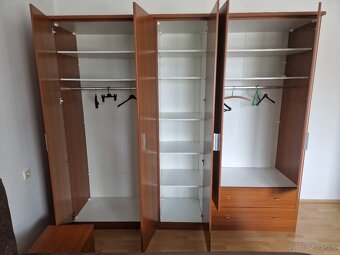 Skriňa, nočný stolík, komoda - 2