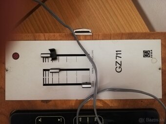 Kufríkový gramofon Tesla GZ 711 - 2