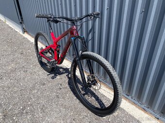 Trek Slash 9.7 Cobra Blood to Magneta Fade, Carbon - 2