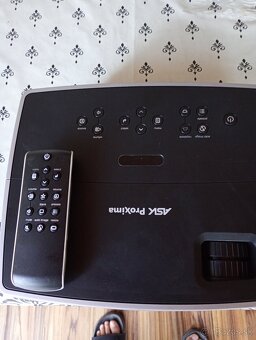 Projektor - 2