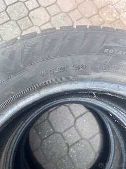 Predam gumi 215/60 R16 - 2