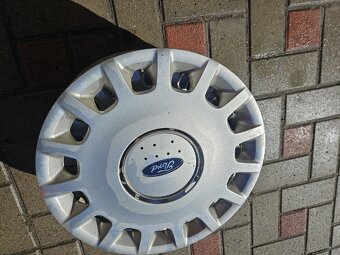 Puklice z FORD ESCORT - 2