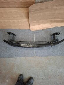 VOLKSWAGEN PASSAT B6   výstuha nárazníka blatnik - 2