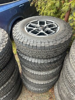 Jeep Wrangler 255/75 r17 A/T sada - 2