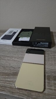 Samsung Galaxy Z Flip 4 128Gb - 2