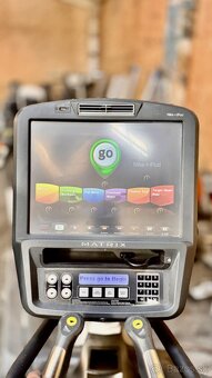 Eliptický trenažér Matrix E7xe - 2