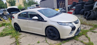 Rozpredam Opel Ampera, benzin+elektro , 2012, havarovany - 2
