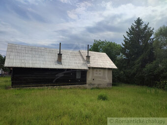 Staršia chalupa s hospodárskymi budovami na pozemku 1550 m - 2