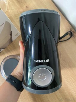mlynček na kávu chemex filtre - 2