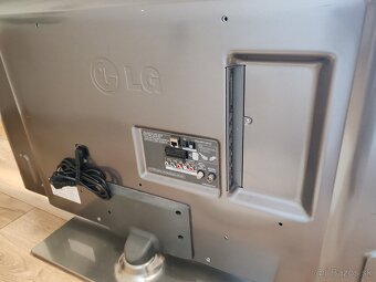 TV LG 47" 121cm poškodená obrazovka - 2
