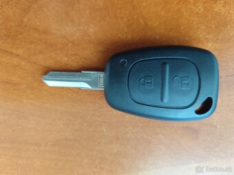 Ovladacie pačky pod volantom Megane. - 2