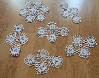 Háčkované obrusy a dečky - 25ks - 2