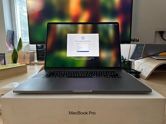 MacBook Pro 16” (2019) – Intel Core i7 - 2
