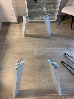 Predám jedálenský stôl - 2