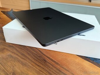 MacBook Air M3 15” Black iStores záruka - 2