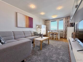 CENTRUM MESTA - útulný zariadený veľký 3i byt - 2