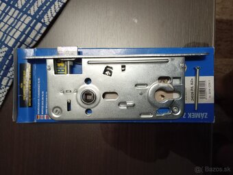 Predám bezpečnostné kovanie a zámok rozteč 90 mm - 2