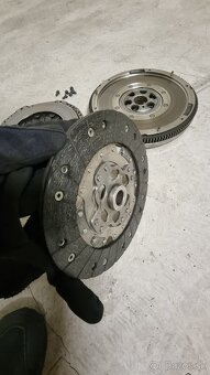 Dvojmotny zotrvacny so spojkou 1.9tdi AFN - 2