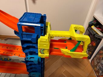 Hot wheels garaž - 2