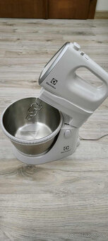 Šľahač s misou 2v1 - 2