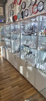 Pulty do predajne - 2