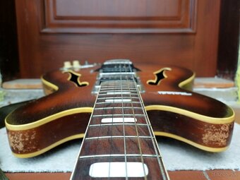 Retro gitara - 2