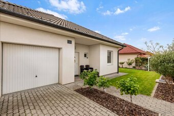 PREDAJ-Moderný 4-izbový bungalov s bazénom - RAJKA - 2