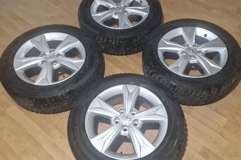 Predám zimný komplet Toyota 5x114,3 pneu Nokian 225/65/R17 - 2