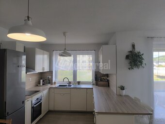 Svetlý, priestranný byt 87 m2 +7,04 m2 loggia, na skok… - 2