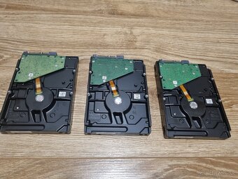 3x Seagate Ironwolf NAS 4TB 3.5" harddisk HDD - cena spolu - 2