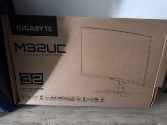 Monitor GIGABITE 32 palcovy - 2