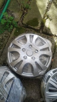 Puklice kryty kolies R14 a R16 strieborne a cerveno-striebor - 2
