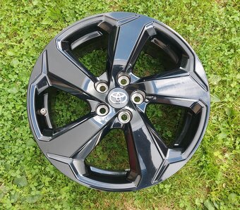 5x114,3 7Jx18 ET35 - ZÁNOVNÉ disky TOYOTA RAV4 - 2