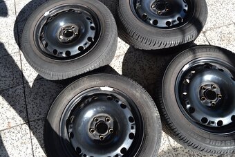 Plechové disky R15 a letné gumy 185/60 R15 Bridgestone - 2