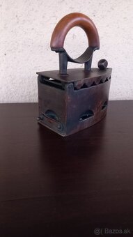 Starožitná žehlička - 2