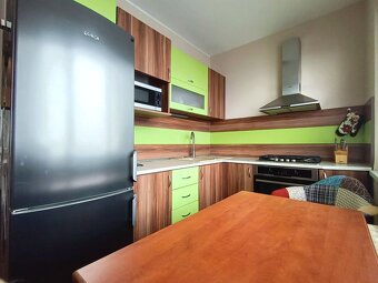 Na predaj priestranný a slnečný 2,5-izbový byt na Novohradsk - 2