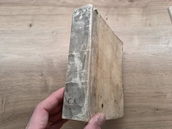 Starožitná latinská kniha 1677 pergamenová väzba - 2