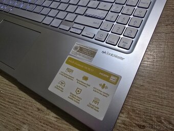 Asus Vivobook 15 v najvyssej konfiguracii so 16 gb ram intel - 2
