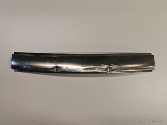 Spodní "rohlíček" pod maskou Tatra 603 - 2