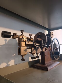 Starý sústruh na hodiny - 2