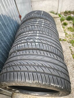275/40R20 - 2
