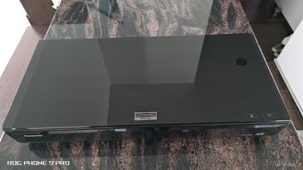 Panasonic UB900 - 2