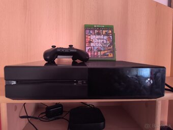 Predám Xbox One 500GB GTA V Premium Edition - 2