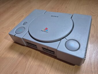 Predám Playstation 1 + 10 hier zadarmo. - 2